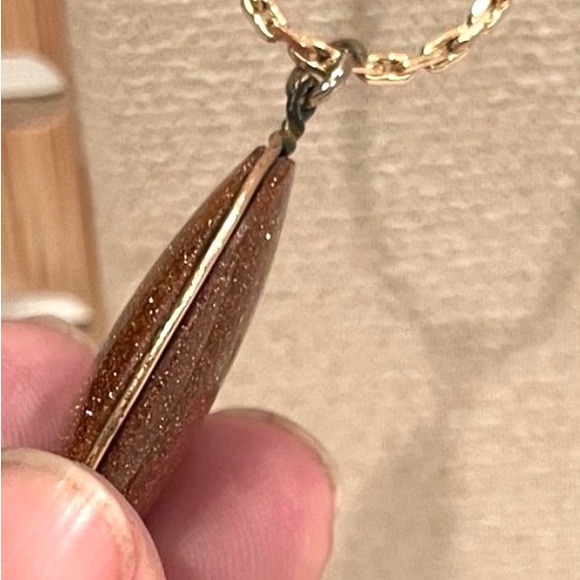Vintage Gold Tone Oval Sparkly Brown Sunstone Goldstone 2-Sided Stone Pendant. - Picture 4 of 9